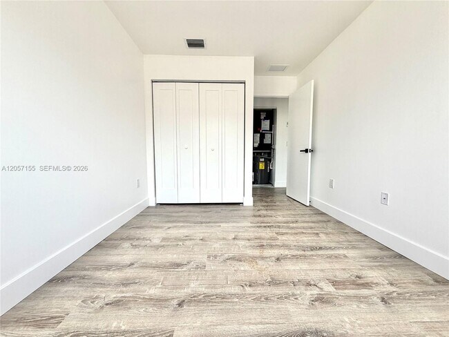 Building Photo - 669 W 23rd St