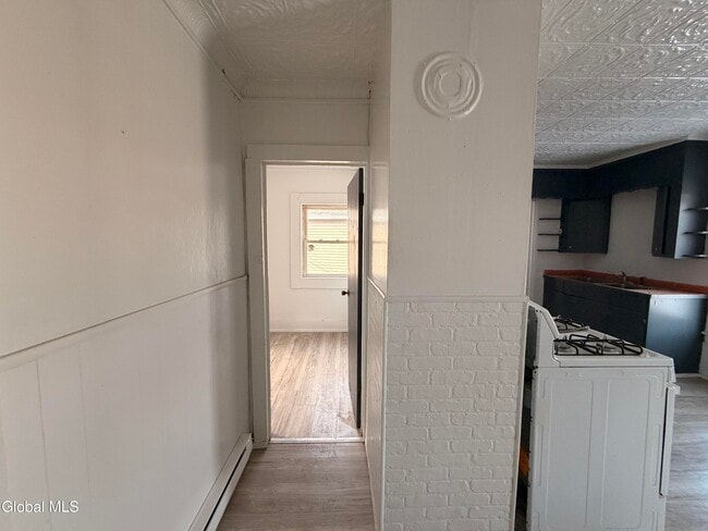 Building Photo - 54 Arch St