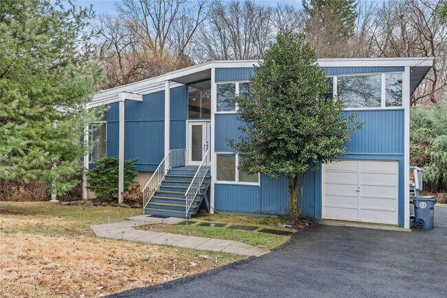 Building Photo - 22 Balmoral Cres
