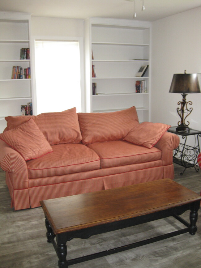 Building Photo - 1136 Hermitage Dr