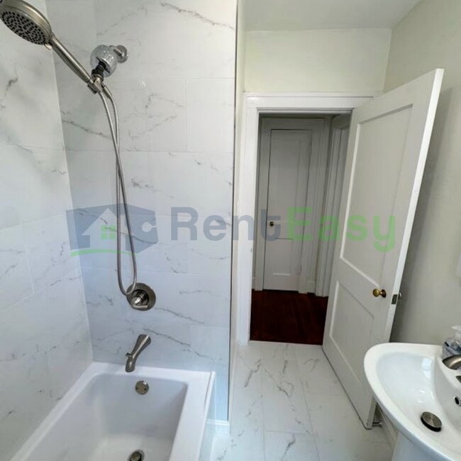 Building Photo - 6010 Upper Brandon Pl