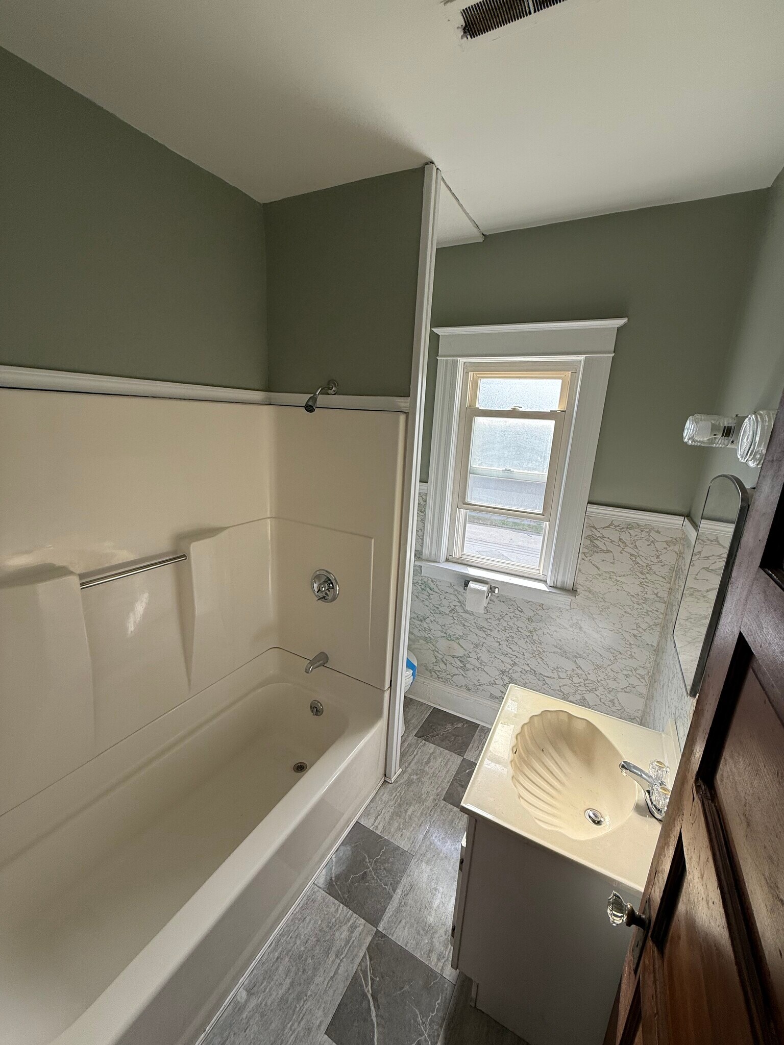 Building Photo - 280 3rd Ave