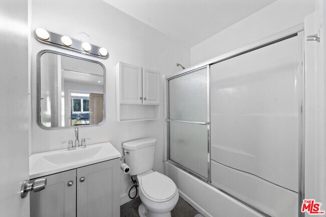 Building Photo - 2559 Colby Ave