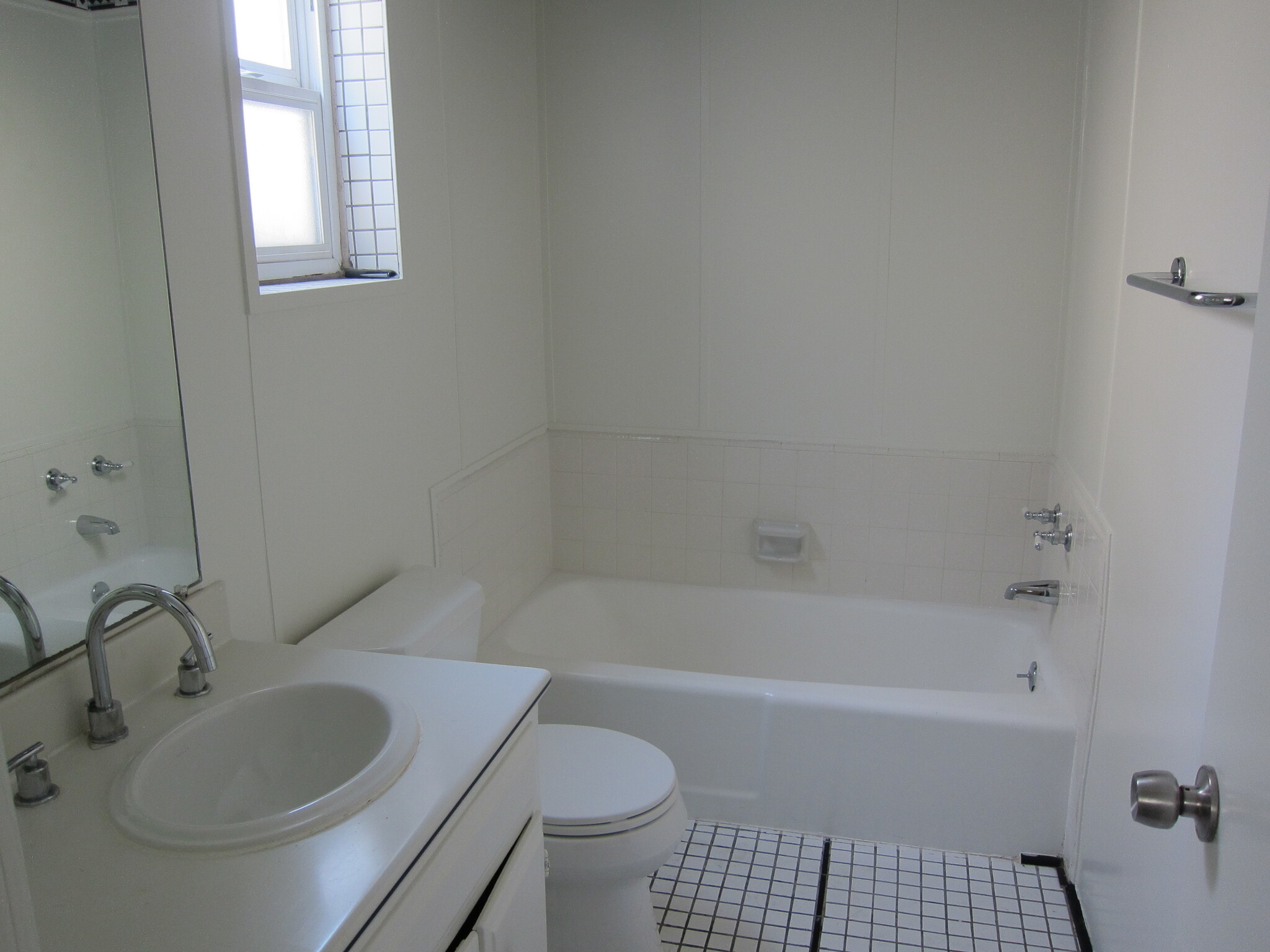 Bathroom connected to Bedroom - 1242 S Barrington Ave