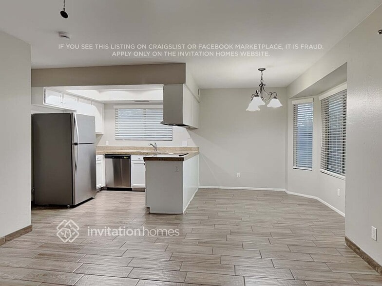 Building Photo - 2218 W Knox Rd