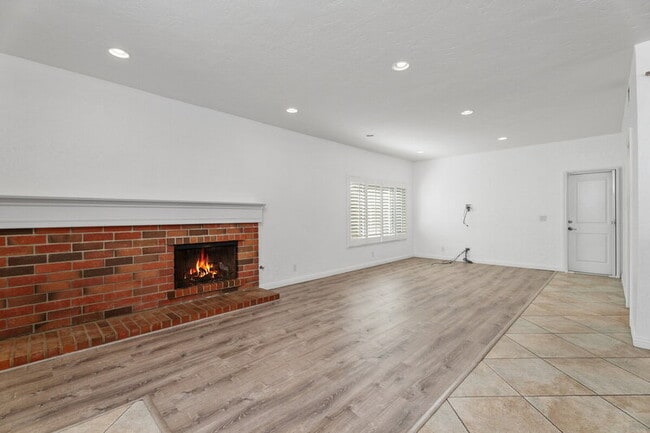 Building Photo - 8591 Naples Dr