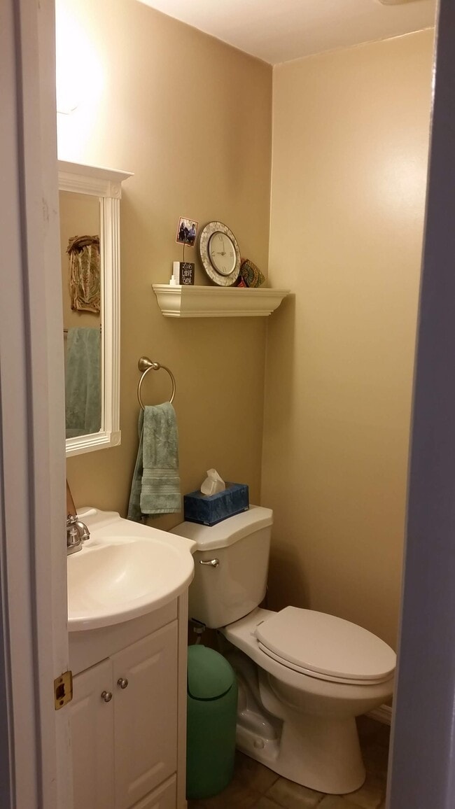 Building Photo - 414 Fairmount Dr