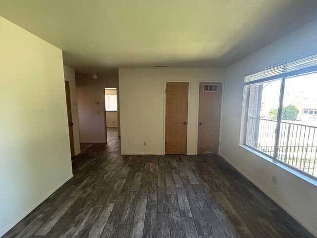 Building Photo - 104 S Parsons Ave