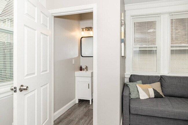 Building Photo - 216 Gilman Ave