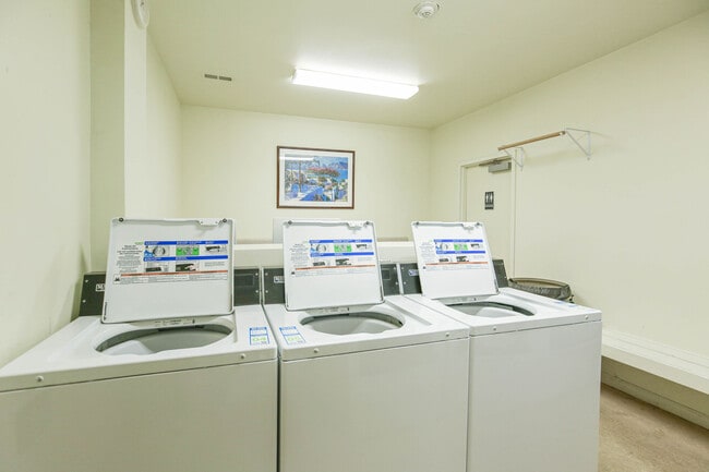 Building Photo - Centennial