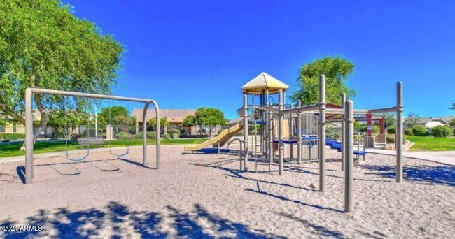 Building Photo - 2640 E La Costa Dr