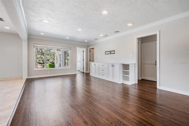 Building Photo - 640 Geneva Pl