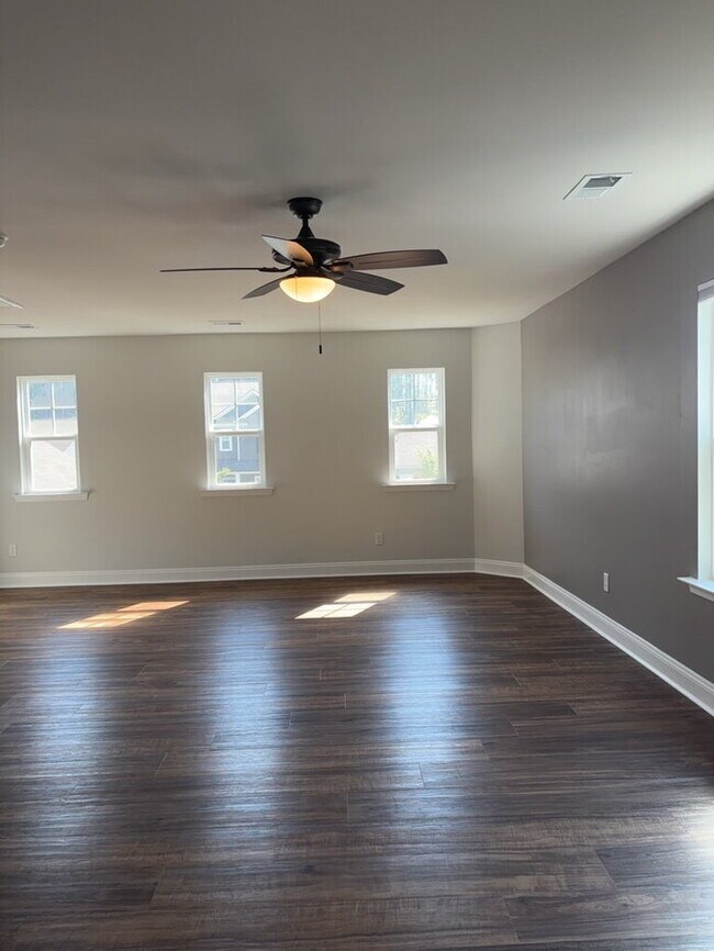 Building Photo - 203 Hayworth Rd