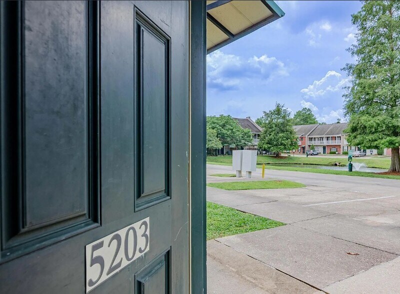 Building Photo - 5203 Arlington Ct