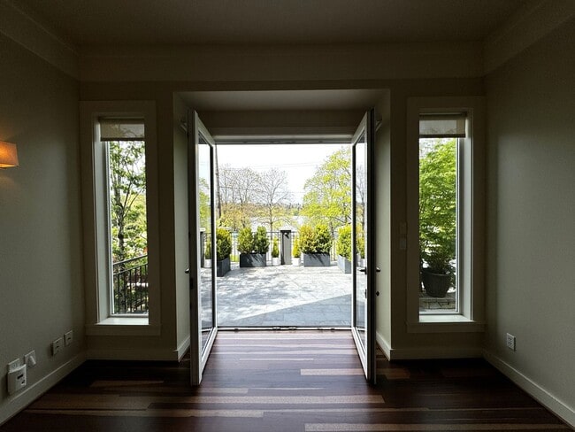 Building Photo - 4bd/4.5ba Seattle House