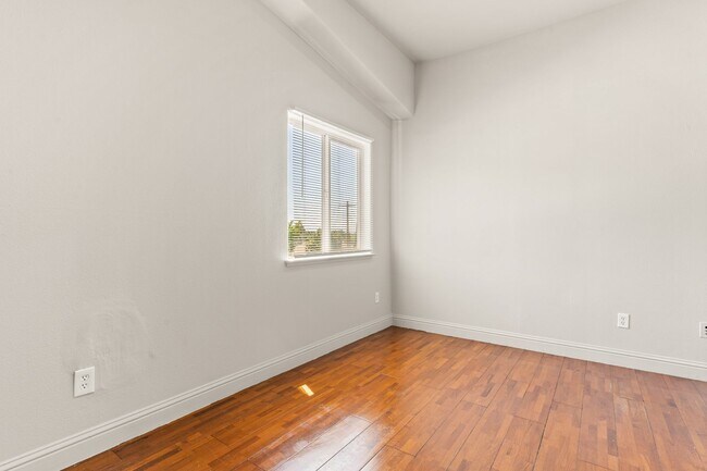Building Photo - 1781 Bali Terrace