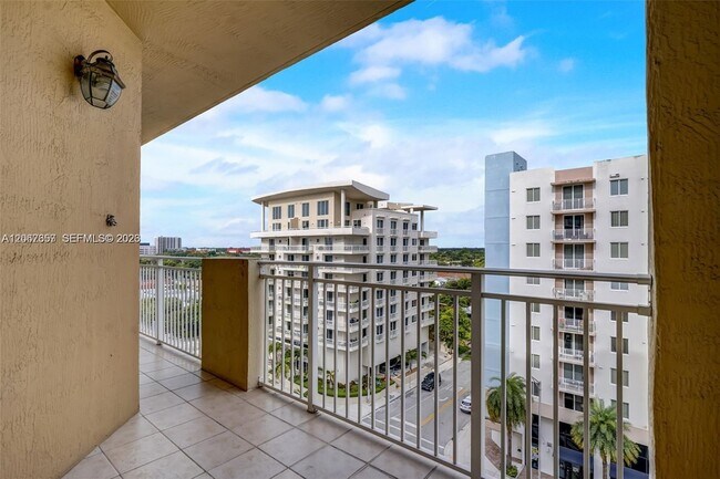 Building Photo - 2425 SW 27th Ave