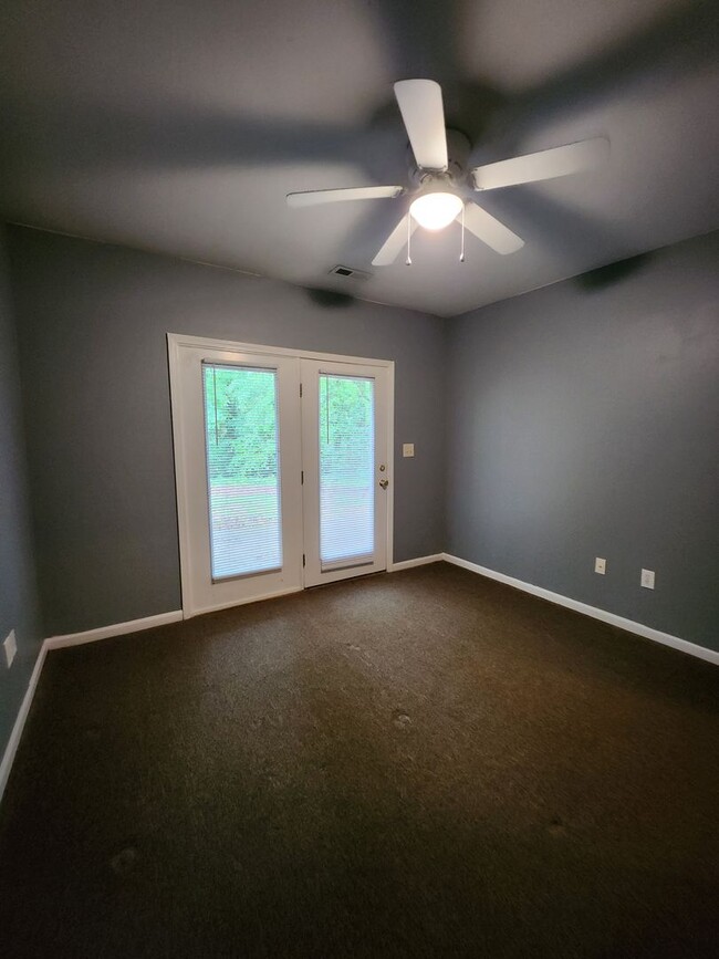 Building Photo - Cute duplex in Belmont-