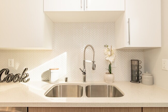 Building Photo - Two Bedroom Town Home-style Like Near NoHo...