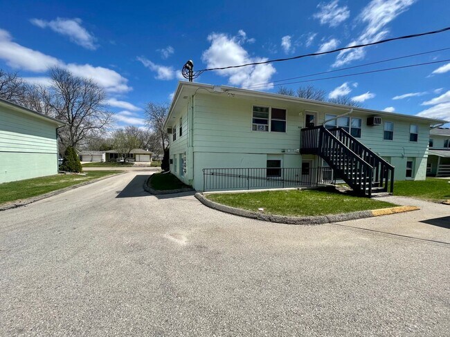 Building Photo - 1 bed 1 bath apartment with LVP flooring