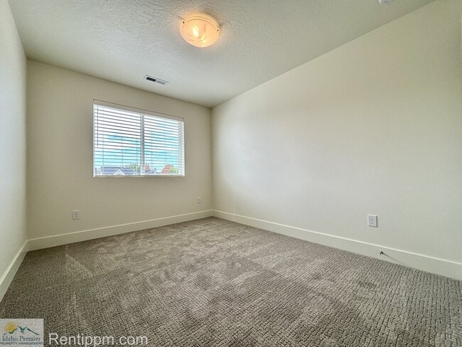 Building Photo - 1207 N Webb Wy