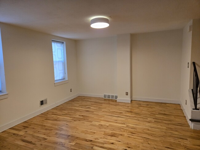 Large open floor plan living space on 1st floor. - 862 N Lawrence St