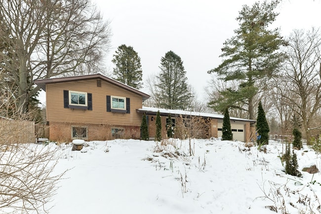 Building Photo - 4682 Huron Hill Dr