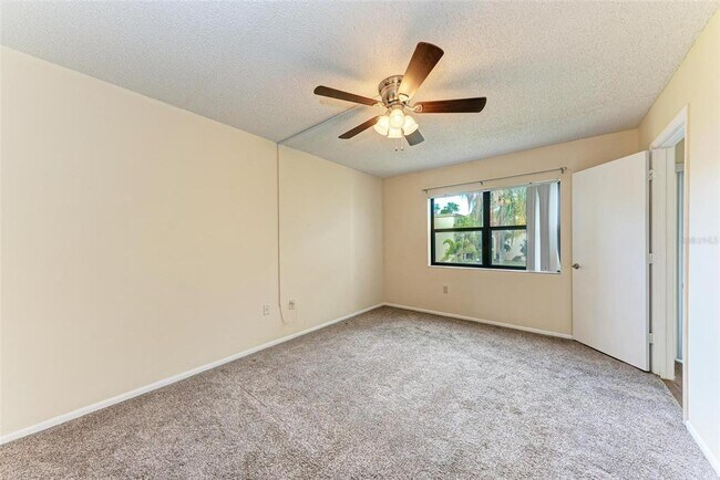 Building Photo - 305 30th Ave W