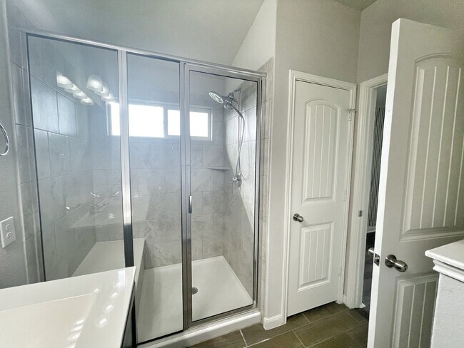 Building Photo - Charming single story 3-bedroom 2-bath hom...