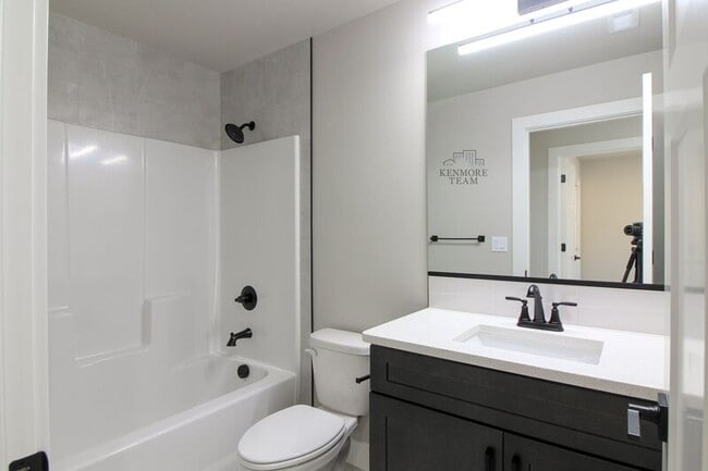 Building Photo - 735 Rio Vista Loop