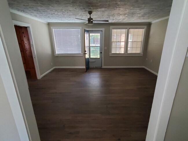 Building Photo - 1713 Darwin Rd SE