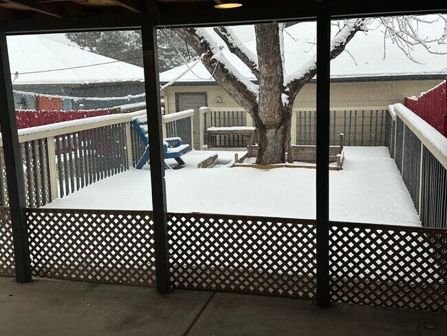 Building Photo - Aurora Rental | 3 Bedroom Home w/ Basement, Garage & Fireplace – Near Denver Commute