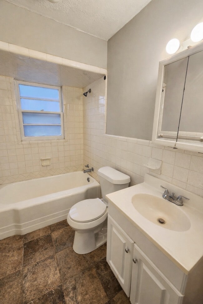 Building Photo - 120 Roebuck Dr