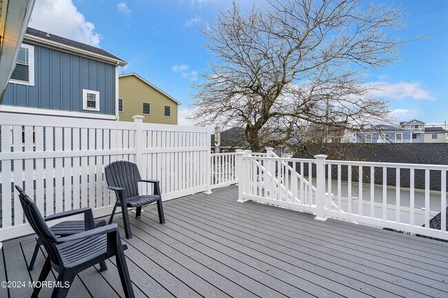 Building Photo - 105 Coolidge Ave