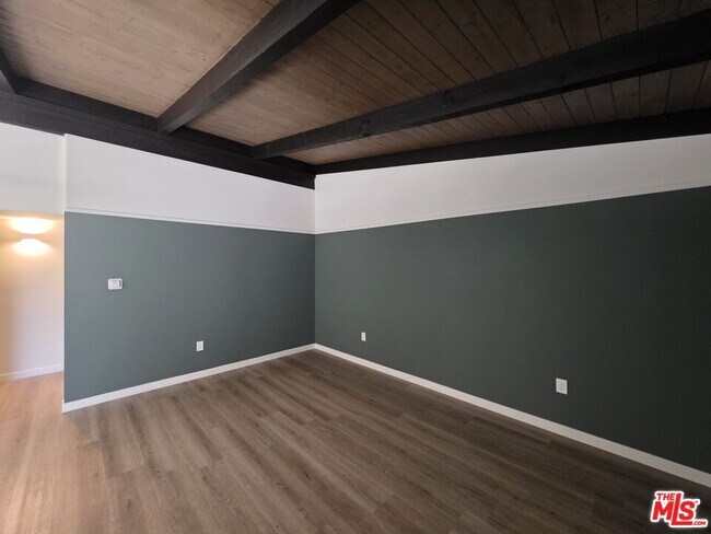 Building Photo - 11021 Missouri Ave