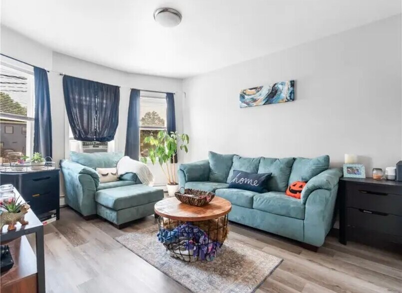 Building Photo - 406 N Broadway