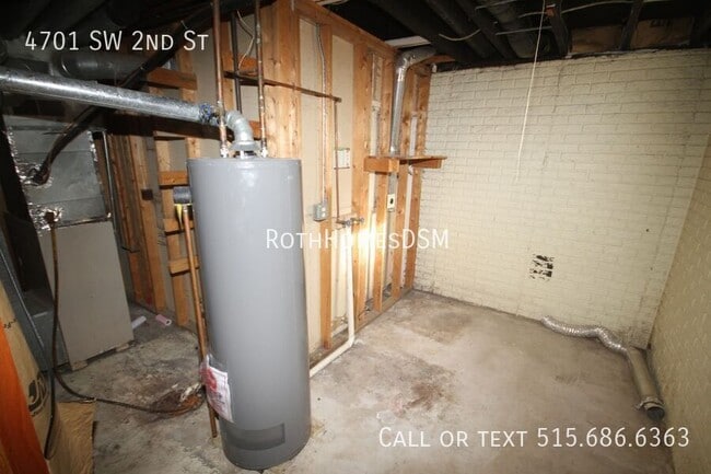 Building Photo - 4701 SW 2nd St