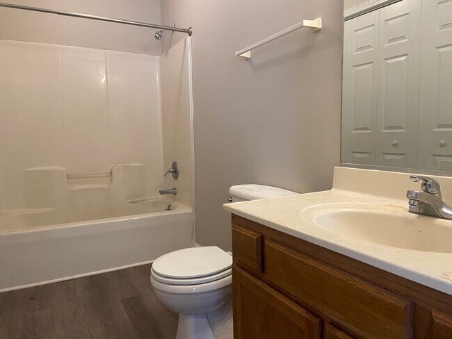 Building Photo - 3 Bedroom, 1 Bathroom Apartment in Thomasville
