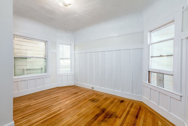 Building Photo - 1035 Sanchez St