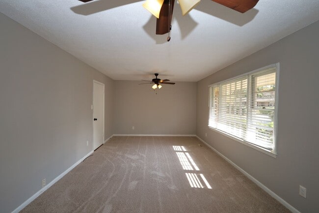 Building Photo - 1104 Kimberly Dr