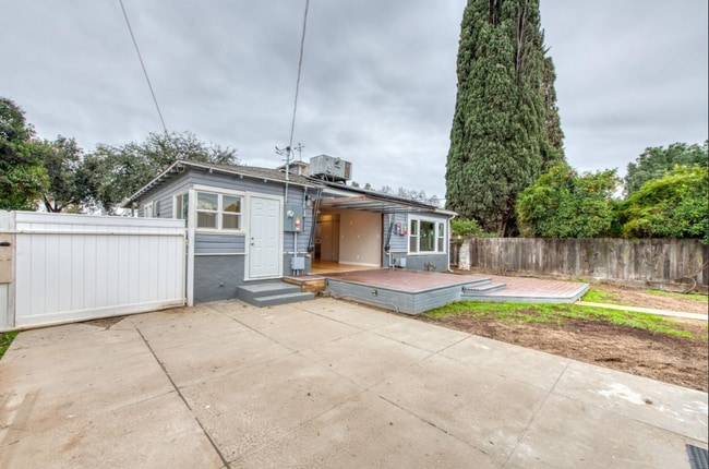 Building Photo - 1539 N Safford Ave