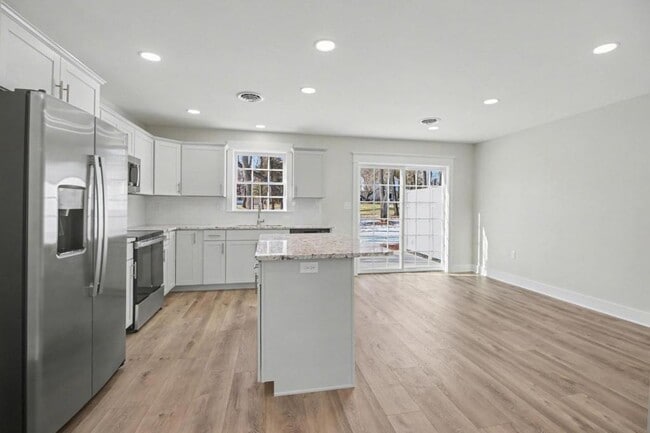 Building Photo - 1355 Valley Green Rd