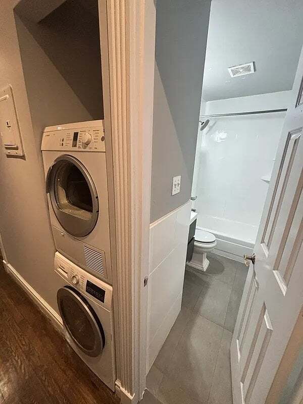 Building Photo - 410 E 13th St