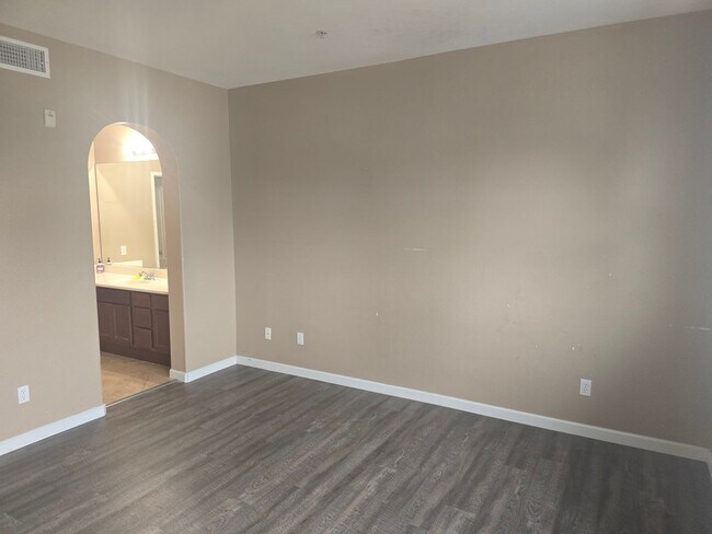 Building Photo - Large 2 Bed 2 Bath Condo in Chula Vista