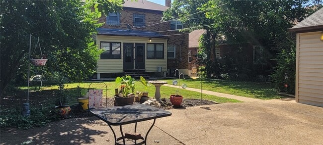 Building Photo - 3443 Lawn Ave