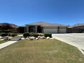 Building Photo - Gorgeous NW Bakersfield home with pool!