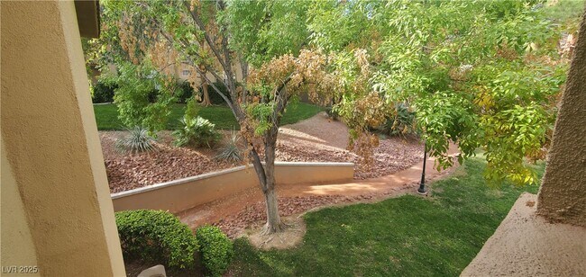 Building Photo - 2050 W Warm Springs Rd