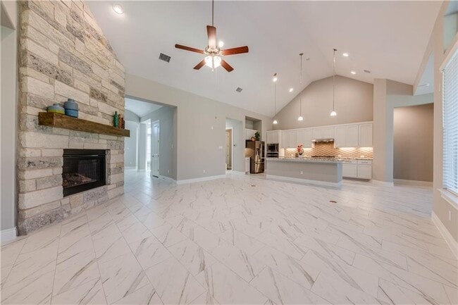 Building Photo - 705 Campino Dr