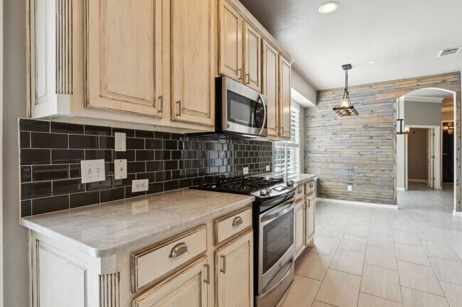 Building Photo - Elegant Living in Fountain Ridge – A Seren...