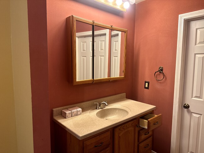 Building Photo - 405 Harvest Dr